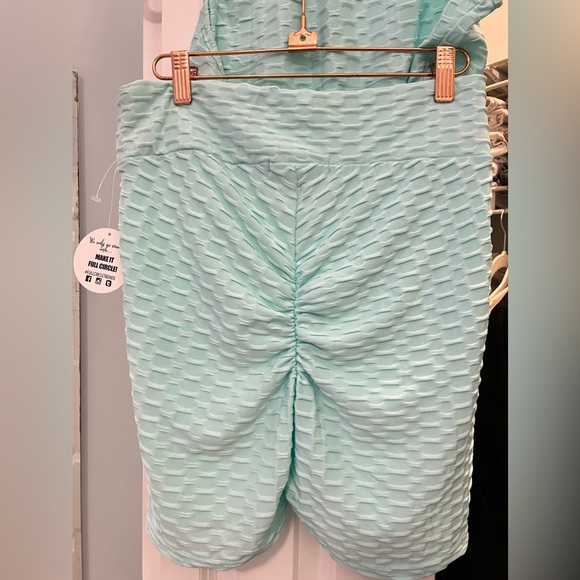 Jolie & Joy cropped top workout set - Picture 3 of 8